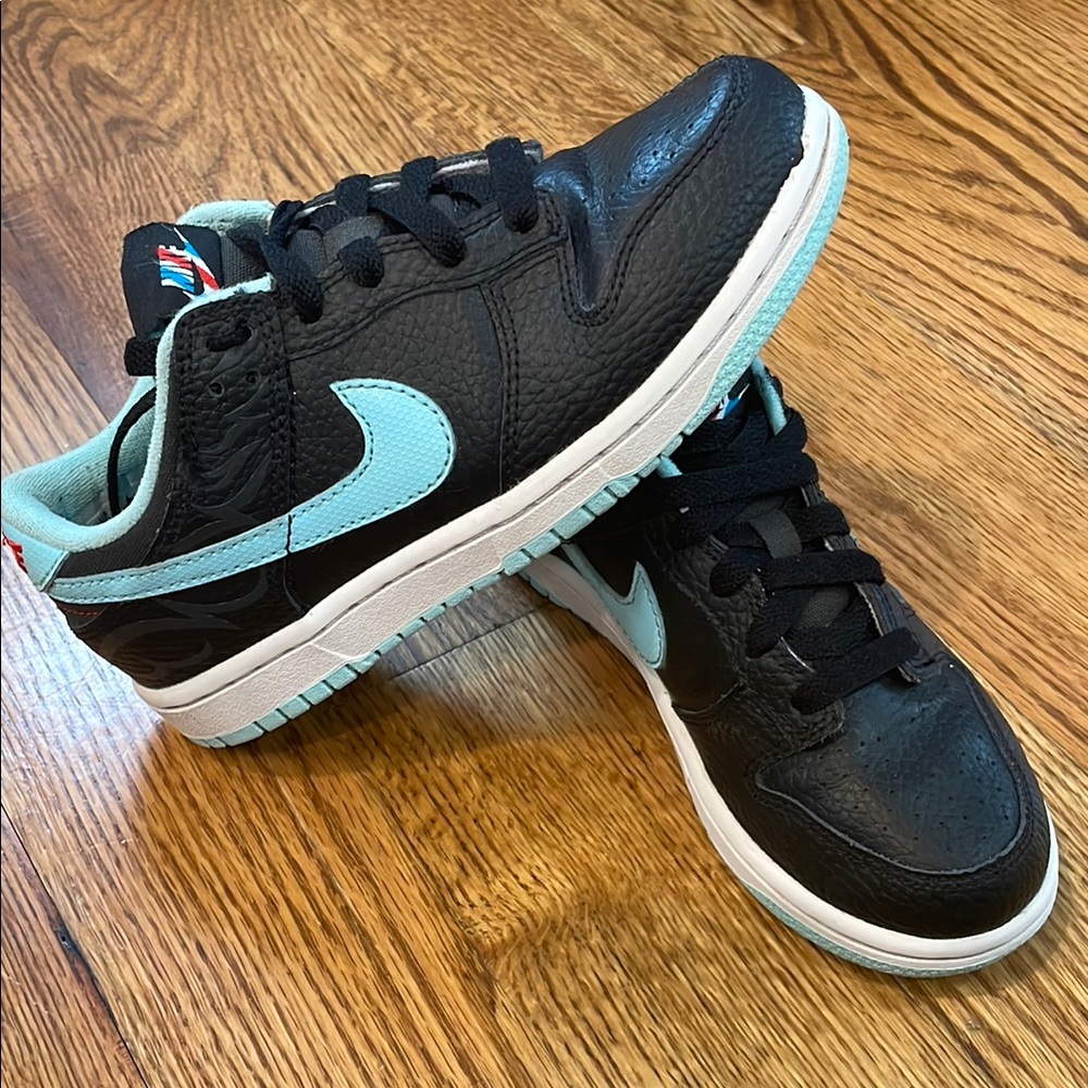 Nike Kids Black and Teal Sneakers